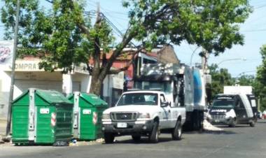 Rosario: recolectores de basura salvaron a un hombre de morir aplastado por el compactador del camión