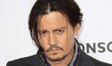 Johnny Depp fue desvinculado de un film tras ser denunciado por violencia de género