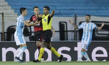 Con un arbitraje muy controvertido, Racing y Flamengo empataron en la ida de los octavos de la Libertadores