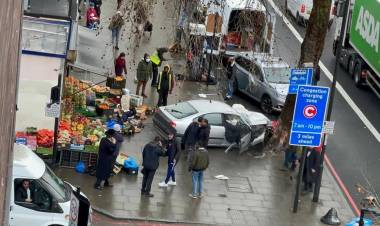 Un coche arrolla a una multitud en Londres, hiriendo gravemente a varias personas