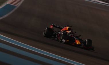 Max Verstappen conquistó el GP de Abu Dabi por delante de Lewis Hamilton en la última carrera de la temporada 2020 de la Fórmula 1