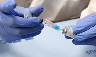 Trabajadora de la salud sufre reacción alérgica grave tras recibir vacuna Pfizer en EE.UU.
