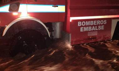 Anegamientos por una intensa lluvia en Embalse: hay alerta en la región