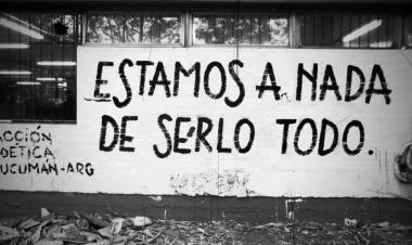 Los 10 años de “Acción poética” en Argentina: la movida que empezó en Tucumán e inundó de letras las paredes de todo el continente