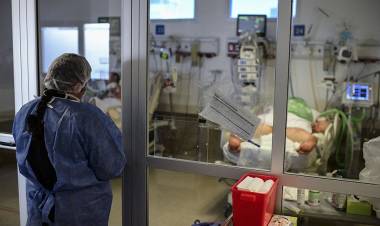 La alta ocupación en terapias intensivas mantiene la tensión sobre el sistema de salud