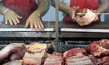 Kulfas confirmó que algunos cortes de carne van a reservarse para el mercado interno