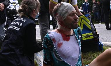 El duro castigo que podría recibir la mujer que provocó el multitudinario accidente en el Tour de Francia