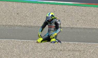 Impactante caída de Valentino Rossi en el Gran Premio de los Países Bajos del MotoGP