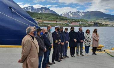 La temporada de cruceros comenzó en Ushuaia con la llegada del primer buque del año
