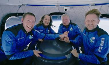 Muere en un accidente aéreo el empresario Glen de Vries un mes después de su viaje al espacio con Blue Origin