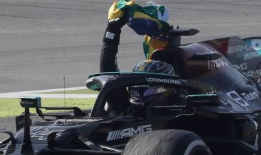 La historia detrás del festejo de Hamilton a lo Senna en Brasil y la multa que recibió en el GP de San Pablo de la Fórmula 1