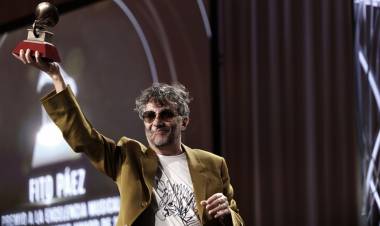 Fito Páez recibió el Grammy Latino por ser "parte del gran laboratorio artístico argentino"