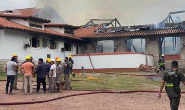 Un muerto al incendiarse un hotel de la Unidad Turística de Embalse