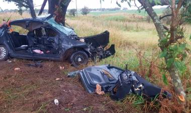 Un chico de 19 años murió cerca de Villa María al estrellarse su auto contra un árbol