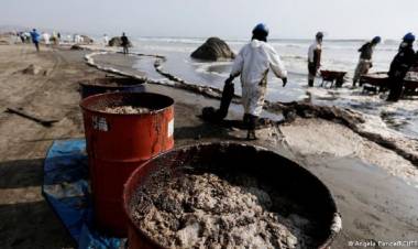 Reportan nuevo derrame de petróleo en las costas de Perú