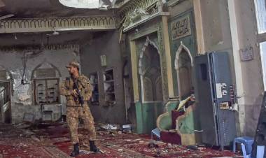 El ataque a una mezquita paquistaní dejó como saldo 56 personas muertas