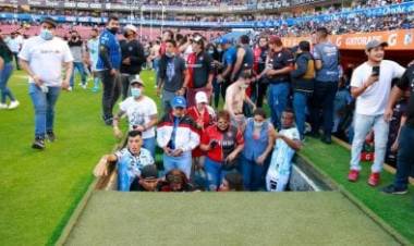aficionados de Querétaro y Atlas protagonizaron batalla campal en el Estadio Corregidora