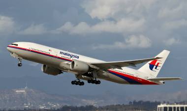 Atentado, piloto suicida o intento de secuestro: la desaparición del vuelo MH370, el mayor misterio de la aviación comercial