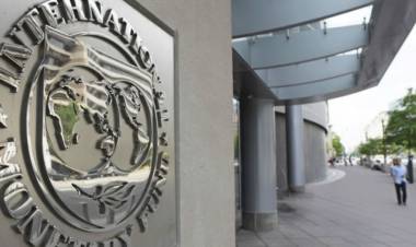 El FMI dijo que la Argentina enfrenta riesgos para cumplir el acuerdo pero estimó que igual se podrán lograr la metas pactadas