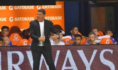 Alerta en Boca Juniors: Battaglia suspendió la conferencia de prensa y Riquelme se reunió con el Consejo en la Bombonera