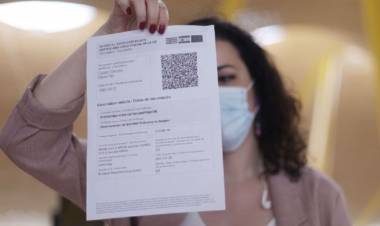 España dejará de exigir certificado de vacunación anticovid a turistas de fuera de la UE