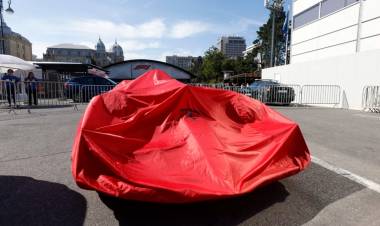 Error garrafal en boxes y abandonos por fallas mecánicas: el domingo negro de Ferrari en el GP de Azerbaiyán de la Fórmula 1