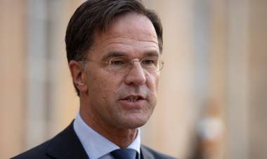 Primer ministro holandés se disculpó ante los cascos azules veteranos de Srebrenica