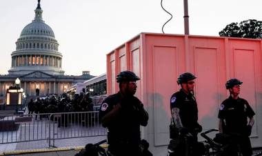 Un hombre chocó contra una barrera del Capitolio, disparó al aire y se suicidó