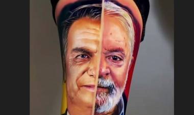 Un hombre se tatuó los rostros de Bolsonaro y Lula Da Silva en el brazo
