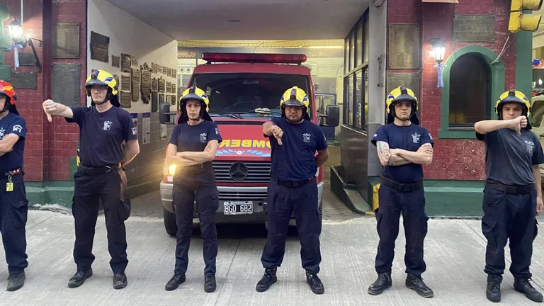 El fuerte repudio de bomberos voluntarios de todo el país luego de que un funcionario del Gobierno minimizó su trabajo