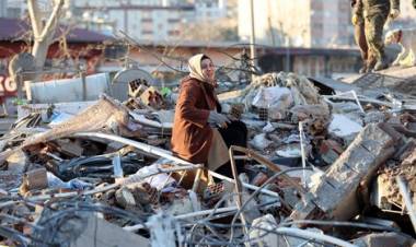 Ya son más de 7.800 los muertos por el terremoto en Turquía y Siria