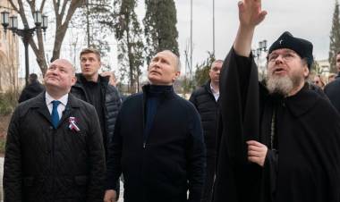 Putin visitó Crimea en el aniversario de la anexión rusa