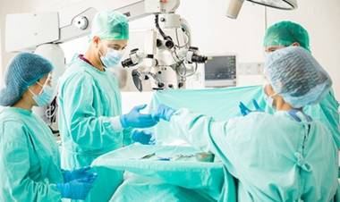 Fraude en el Hospital de Clínicas de Córdoba: tenían que colocar una prótesis pero se la robaron los médicos