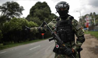 Pobladores retuvieron a 18 militares que cumplían tareas electorales en Colombia