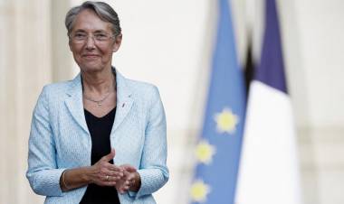 Dimitió la primera ministra de Francia en medio de especulaciones