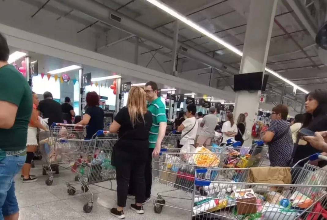 Un grupo de supermercados comunicó que bajará los precios