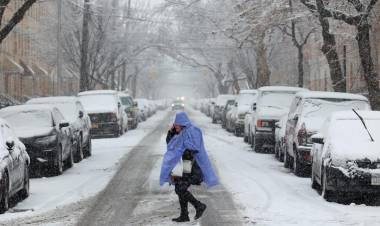 Más de 1.200 vuelos cancelados por la nevada que afecta a Nueva York y alrededores