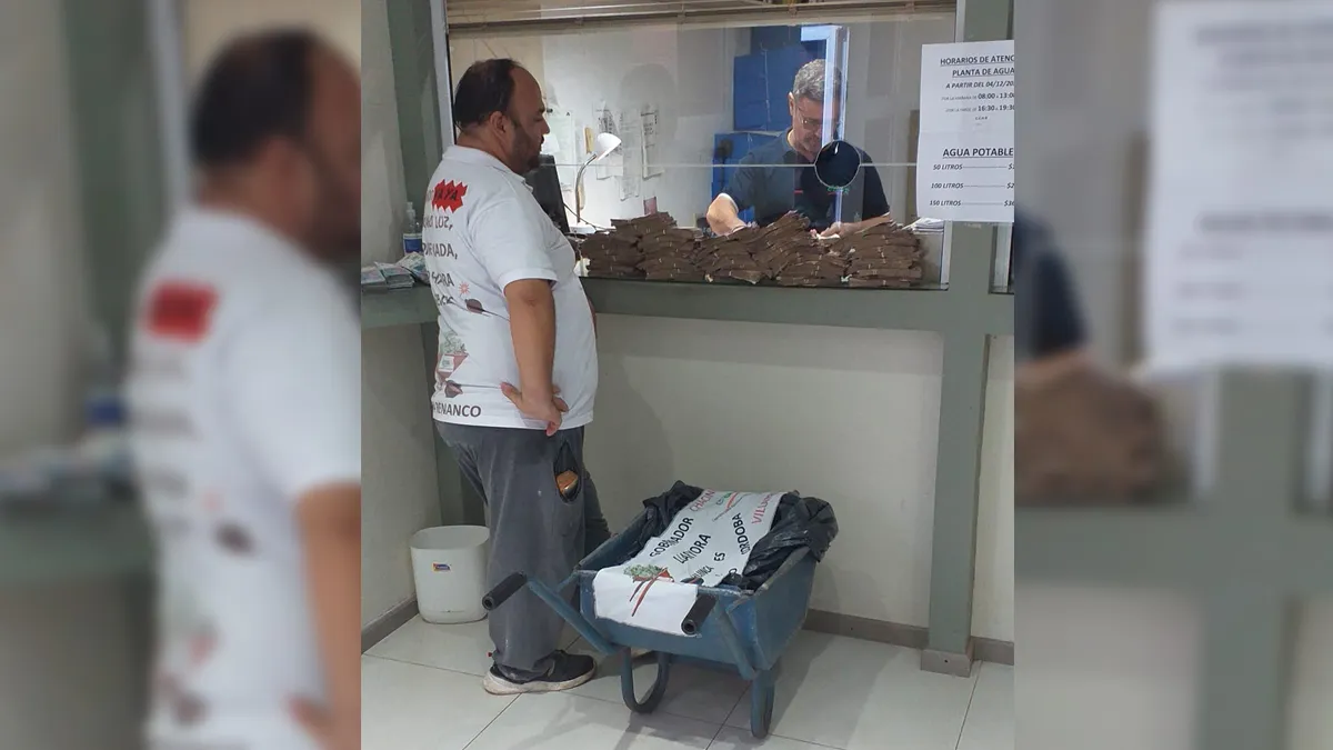 Huinca: un comerciante llevó casi 1 millón de pesos en carretilla para pagar la luz