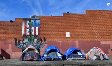 Multa y prisión a los indigentes por dormir en la calle: el caso llegó a la Corte Suprema de Estados Unidos