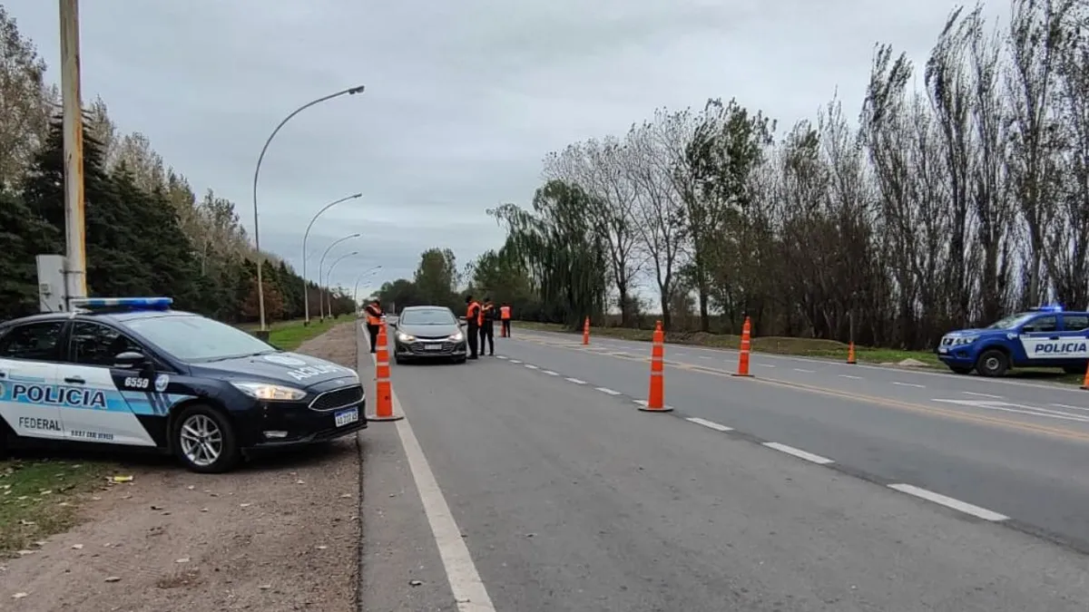 Un joven motociclista oriundo de Cabrera quiso evadir un control y atropelló a un efectivo de la FPA