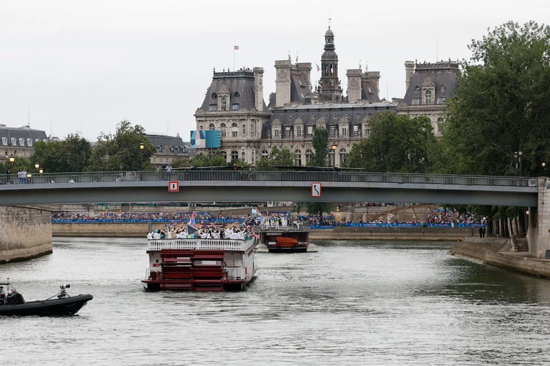 La contaminación del río Sena amenaza el inicio del triatlón en París 2024