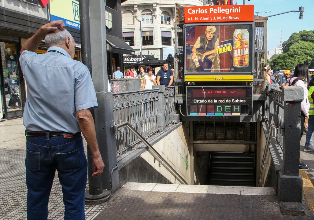 Denuncian una infestación de sarna en la línea B de subte