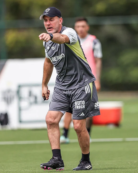 Gabriel Milito fue despedido como DT de Atlético Mineiro