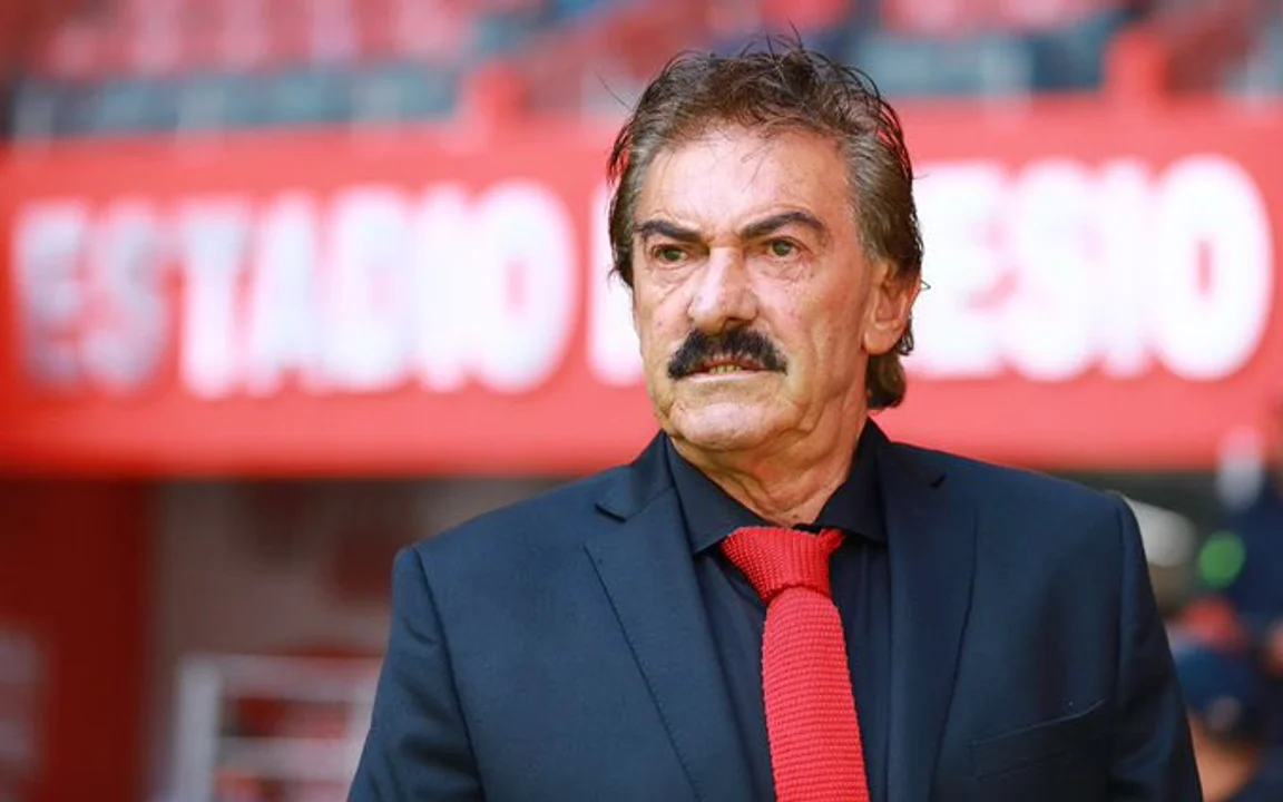 Ricardo Lavolpe se postuló para volver a dirigir en el fútbol argentino