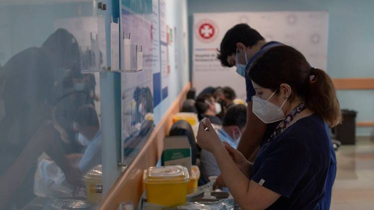 Tras comenzar la vacunación contra el coronavirus, Chile registró la mayor cantidad de contagios diarios desde julio