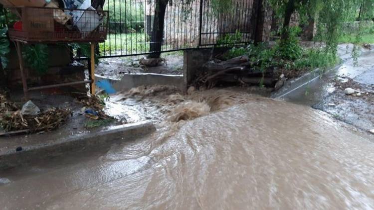 Villa Carlos Paz: murió una mujer al ser arrastrada por el agua en medio de una intensa lluvia