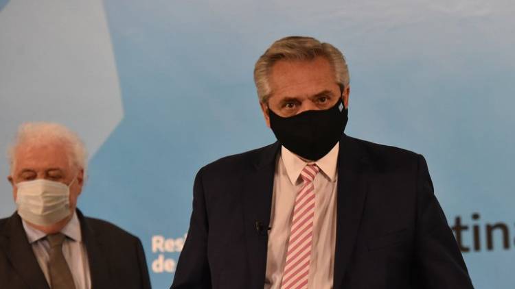 Alberto Fernández y su ministro Gines González tienen diferencias sobre la compleja negociación con Pfizer