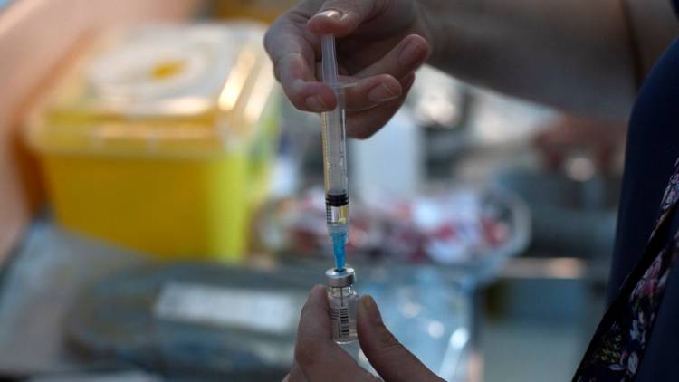 Una enfermera chilena contrajo coronavirus tras recibir primera dosis de la vacuna Pfizer