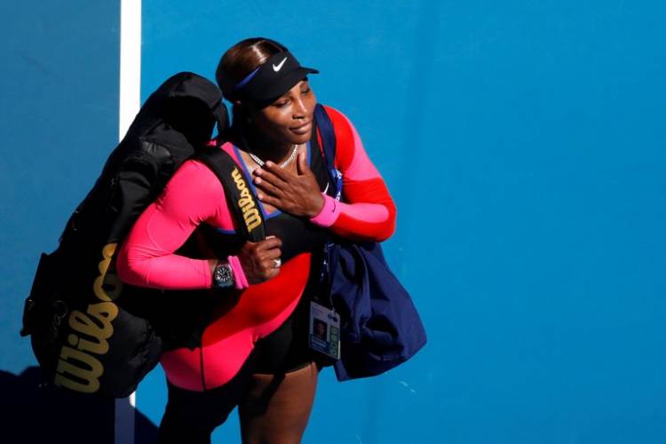 Serena Williams rompió en llanto, abandonó la rueda de prensa y puso en duda su futuro tras caer ante Osaka en las semifinales del Australian Open