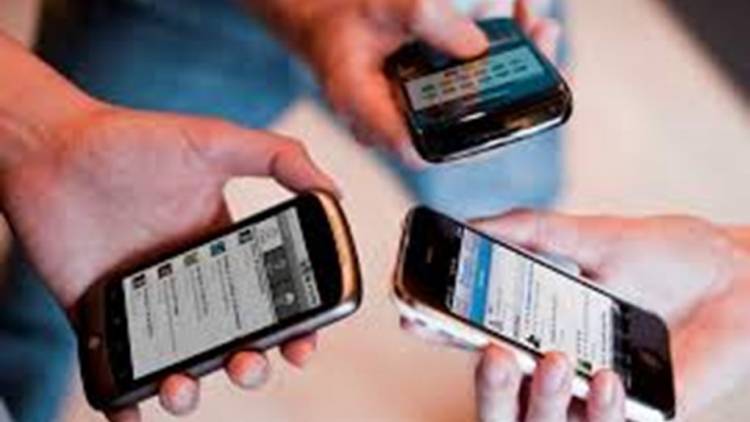 Dos empresas de telefonía móvil confirmaron que reintegrarán lo facturado de más en enero